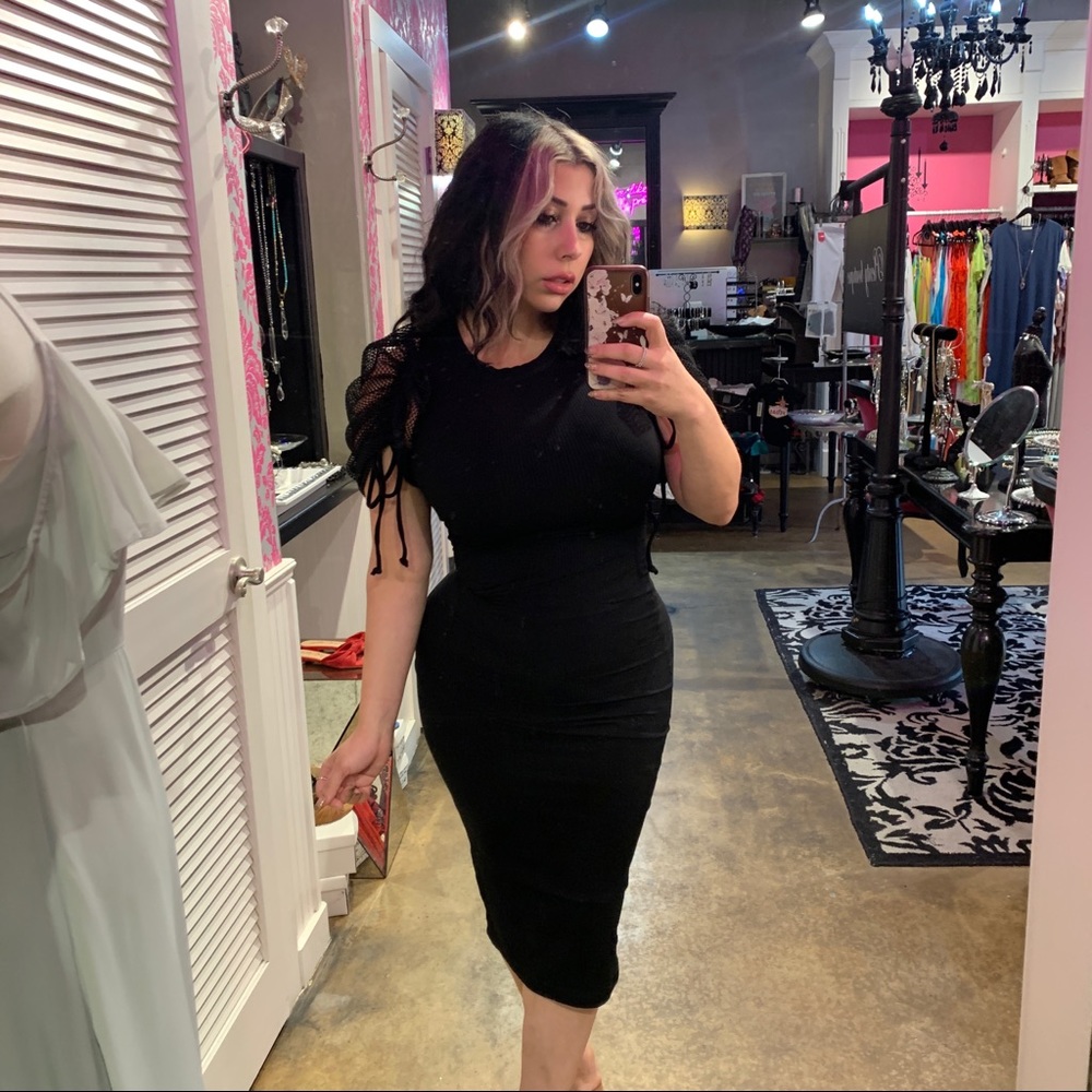 Black bodicon Open back dress 💋